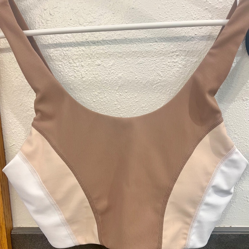 Wilo The Label Women's Colorblock Scoop Neck Brown White Sports Bra Size Medium - Picture 2 of 5